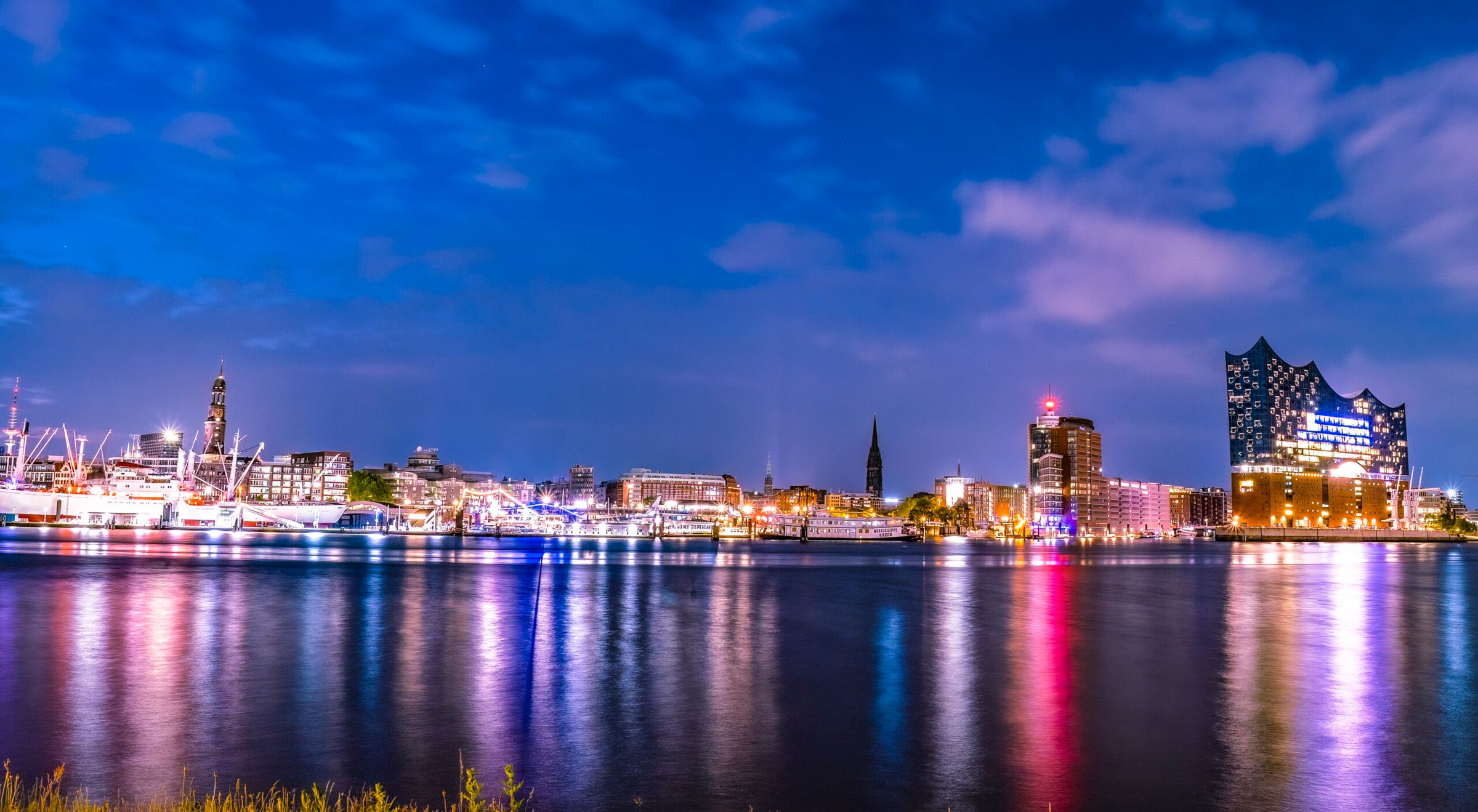 Skyline nördliches Hafenufer - Hamburg