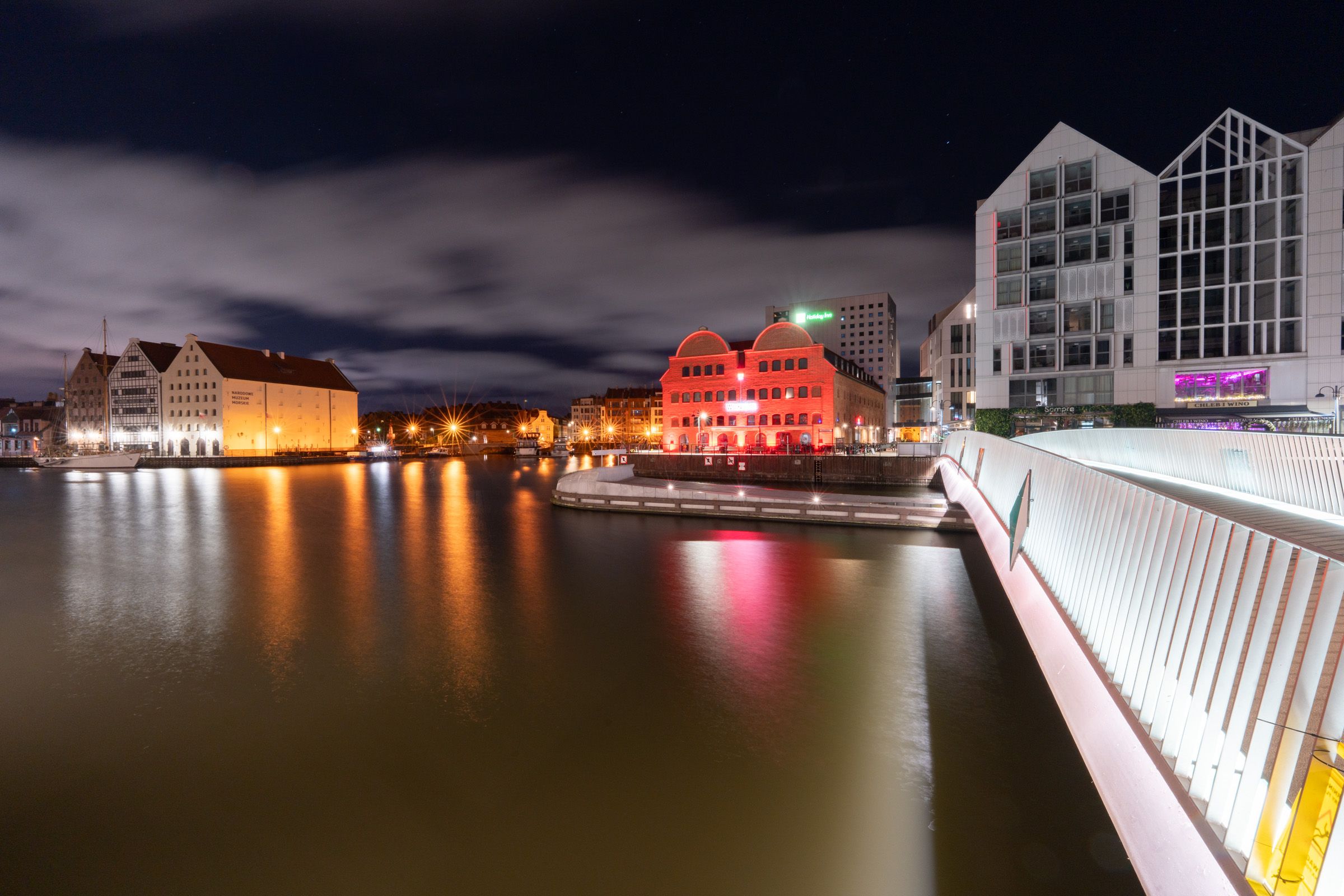 Nachtfotografie - Wasserspiegelungen - Danzig Altstadt Brücke